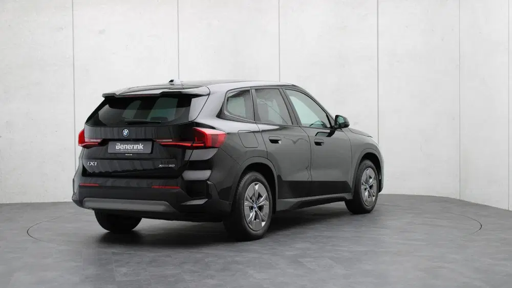 BMW iX1 xDrive30 Launch Edition uit 2022, foto 4