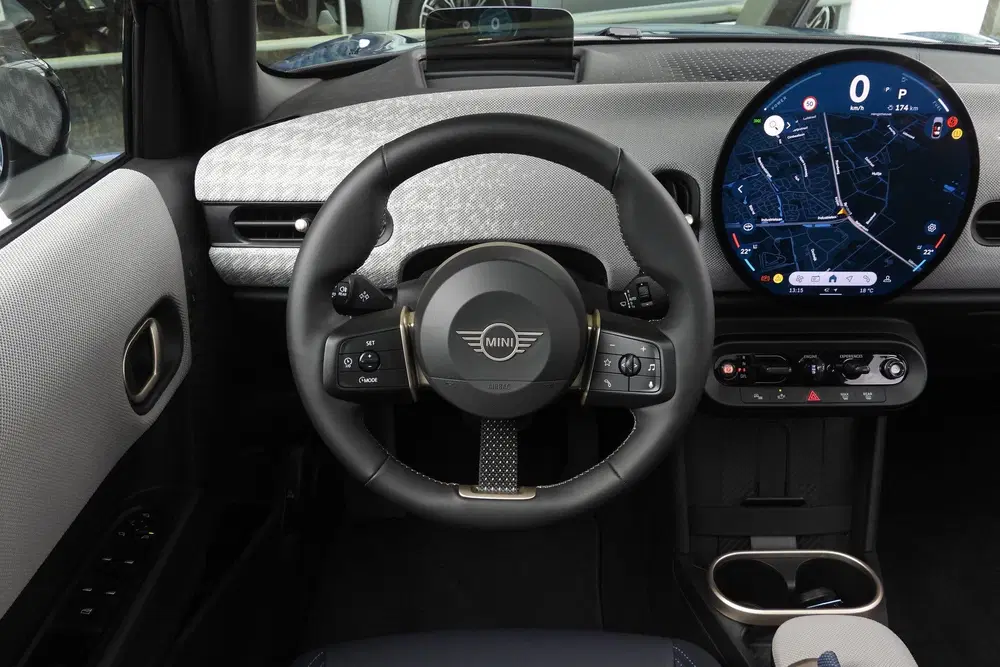 Mini Hatchback Cooper C Automaat uit 2025, foto 2