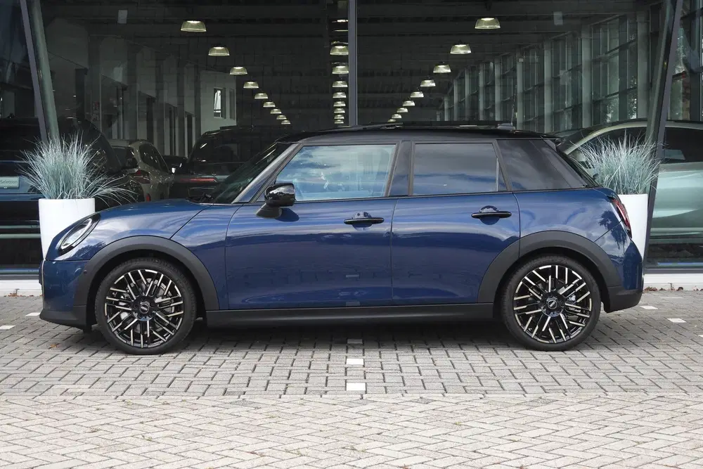 Mini Hatchback Cooper C Automaat uit 2025, foto 5