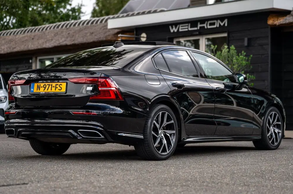 Volvo S60 2.0 Recharge T6 AWD R-Design Panoramadak I uit 2021, foto 3