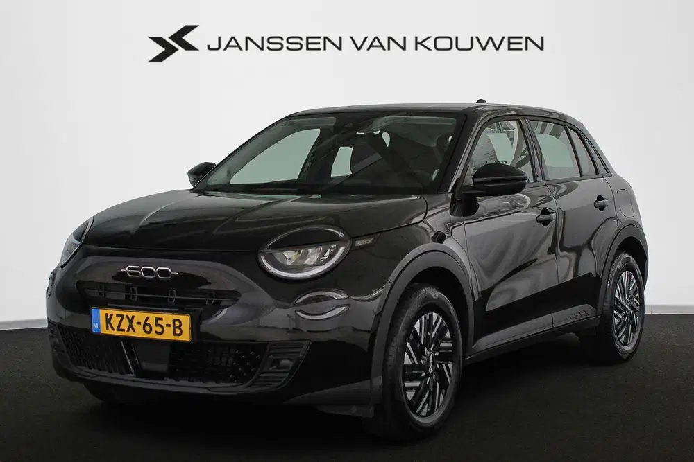 Fiat 600e RED 54 kWh Apple CarPlay Climate Control uit 2025