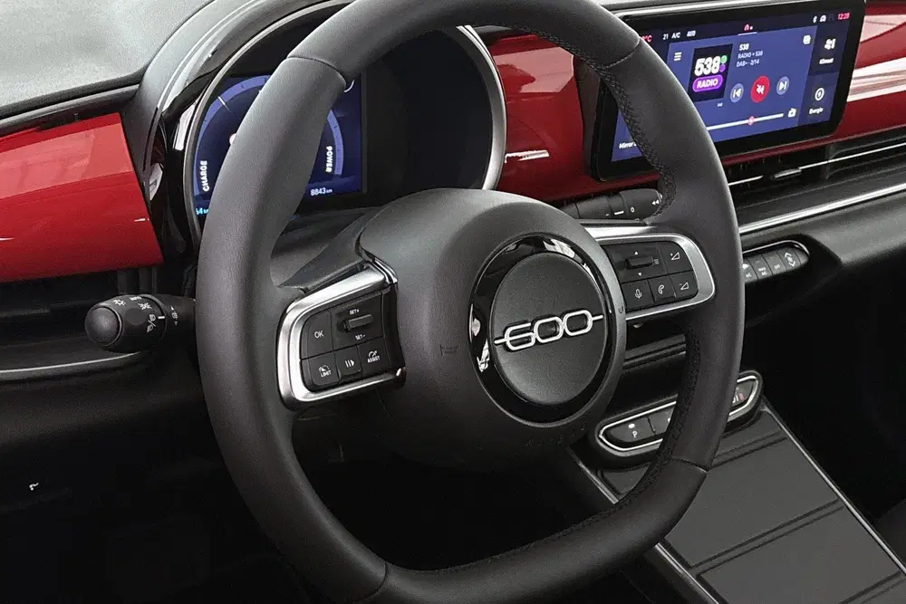 Fiat 600e RED 54 kWh Apple CarPlay Climate Control uit 2025, foto 12