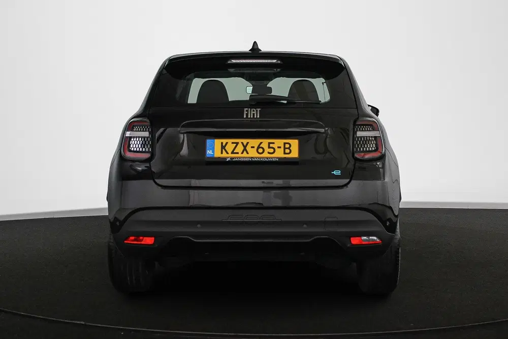 Fiat 600e RED 54 kWh Apple CarPlay Climate Control uit 2025, foto 15