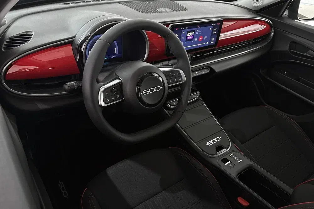 Fiat 600e RED 54 kWh Apple CarPlay Climate Control uit 2025, foto 5
