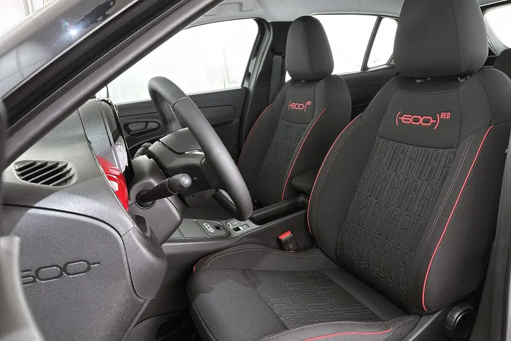 Fiat 600e RED 54 kWh Apple CarPlay Climate Control uit 2025, foto 6