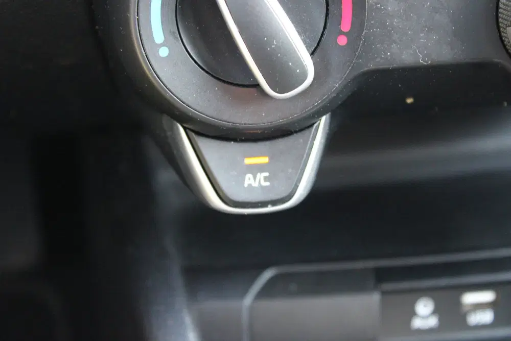 Kia Stonic 1.0 T-GDi DynamicLine uit 2020, foto 14