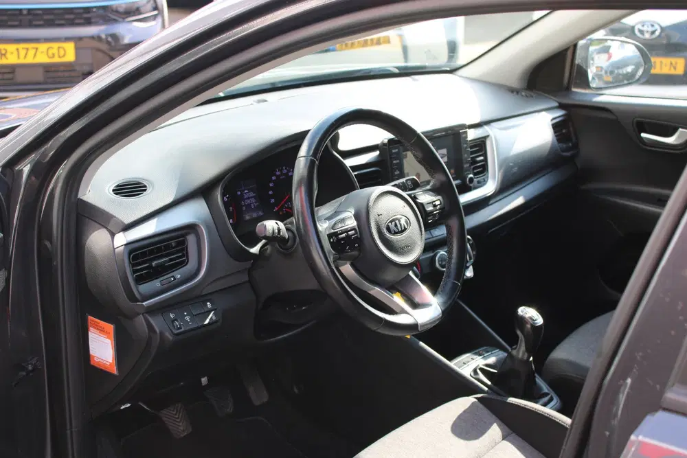 Kia Stonic 1.0 T-GDi DynamicLine uit 2020, foto 4