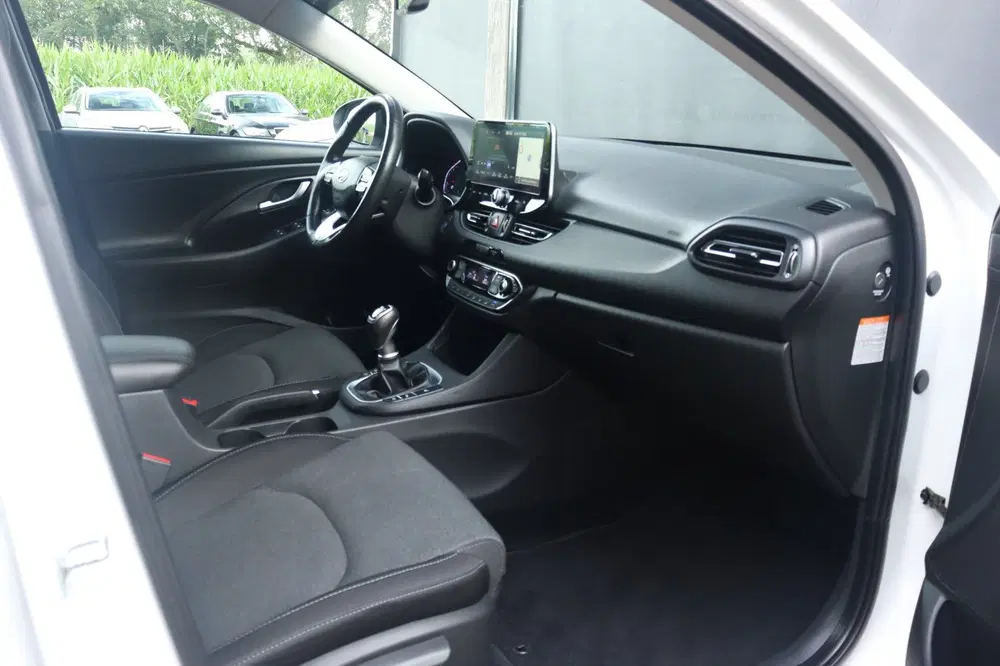 Hyundai i30 1.5 T-GDi MHEV Premium uit 2021, foto 11