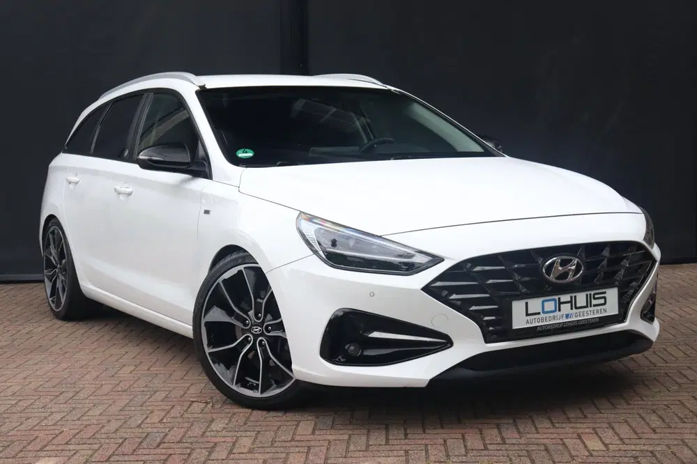 Hyundai i30 1.5 T-GDi MHEV Premium uit 2021, foto 2