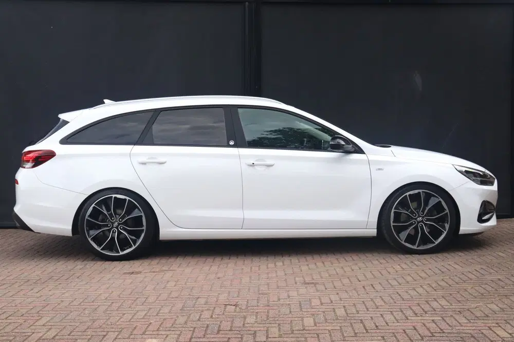 Hyundai i30 1.5 T-GDi MHEV Premium uit 2021, foto 4