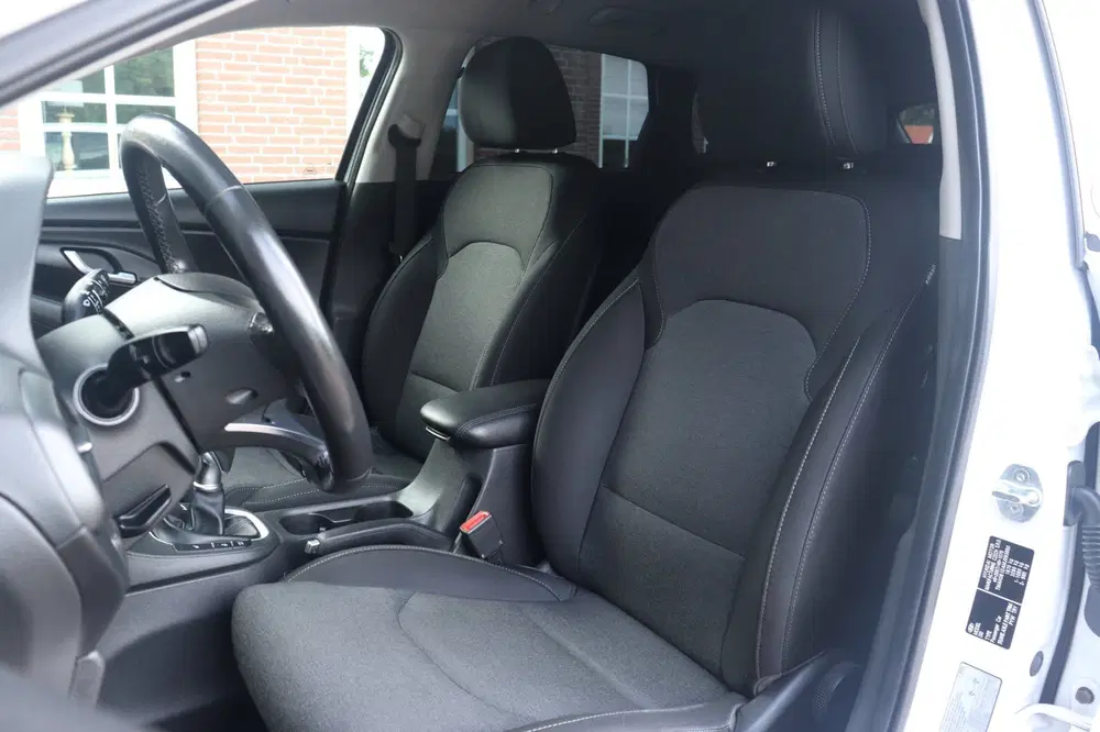 Hyundai i30 1.5 T-GDi MHEV Premium uit 2021, foto 9