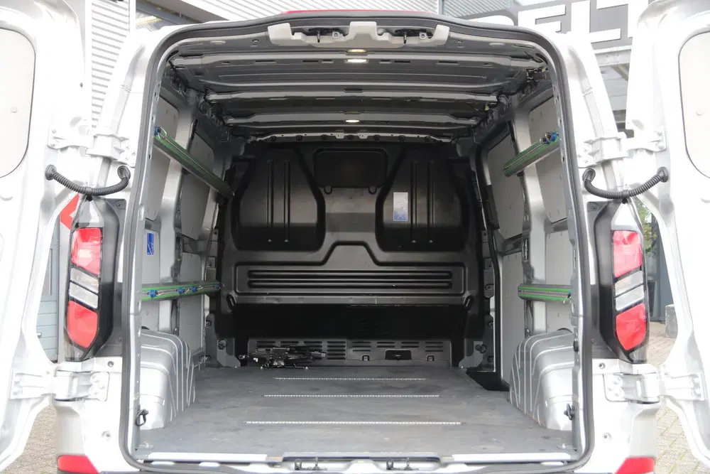 Ford Transit Custom 320 2.0 TDCI 136 uit 2024, foto 4
