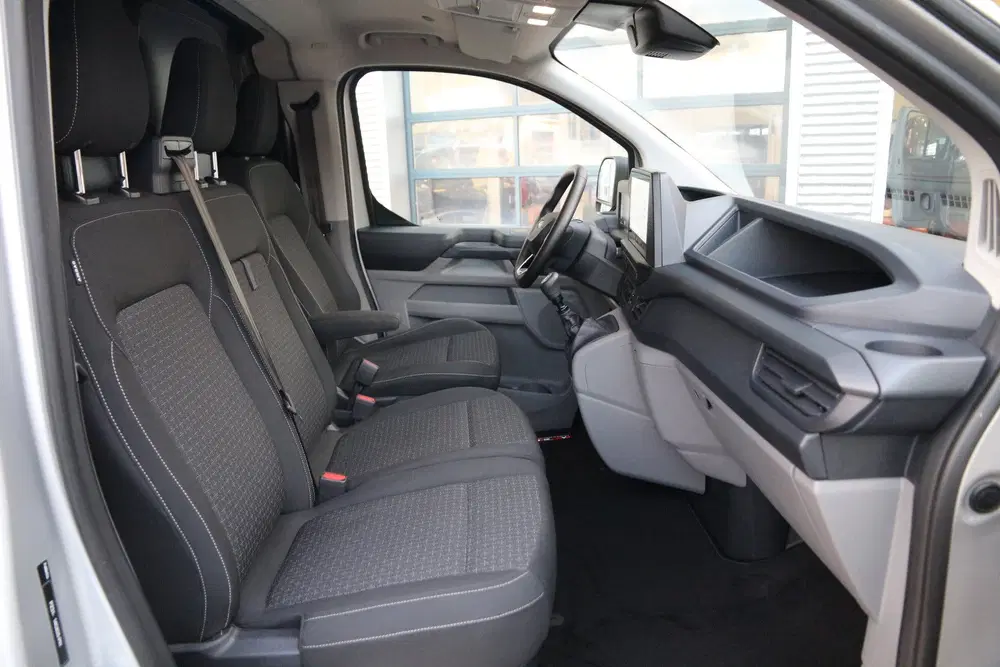 Ford Transit Custom 320 2.0 TDCI 136 uit 2024, foto 9