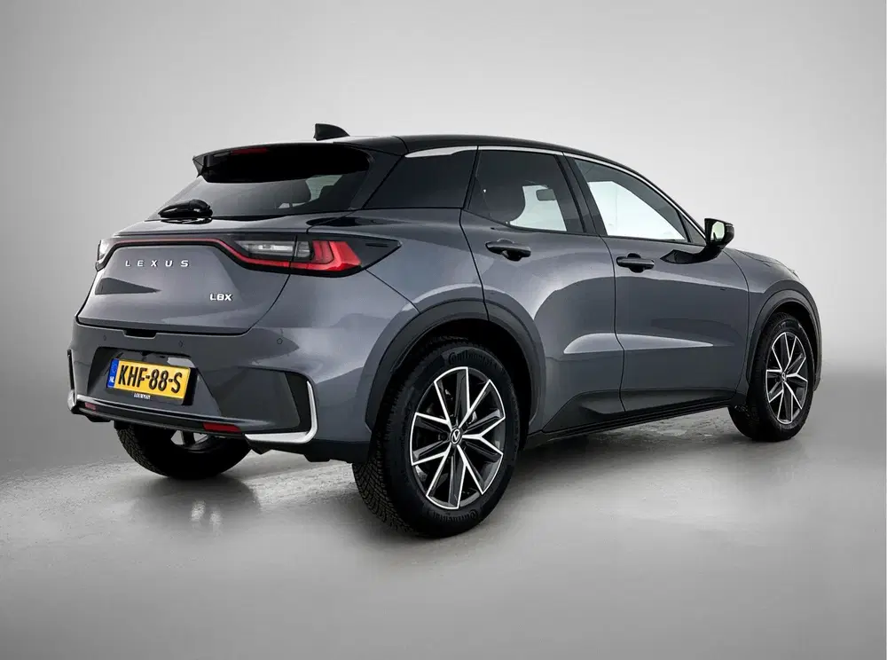 Lexus LBX Cool 2WD uit 2025, foto 2