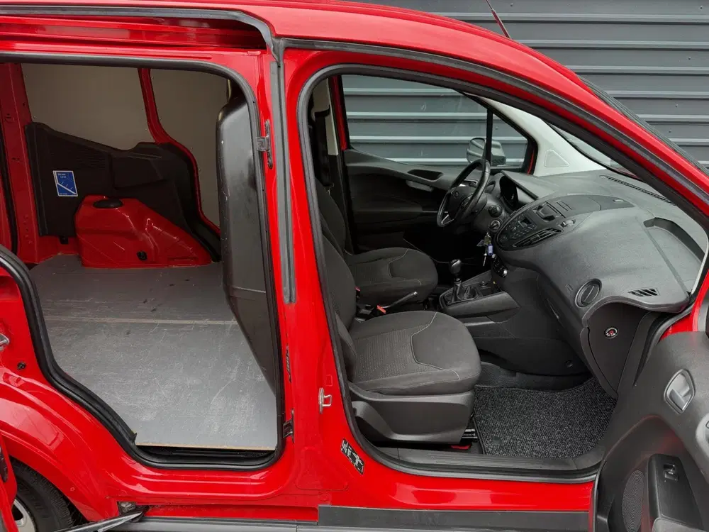 Ford Transit Courier 1.0 Benzine uit 2022, foto 11