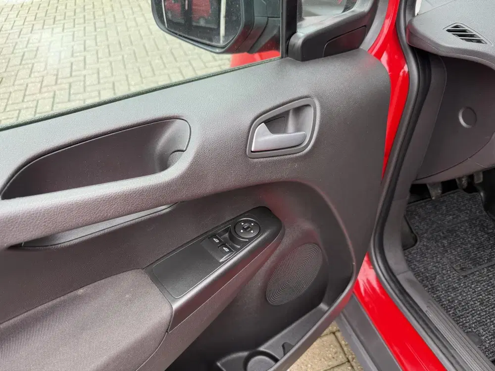 Ford Transit Courier 1.0 Benzine uit 2022, foto 15