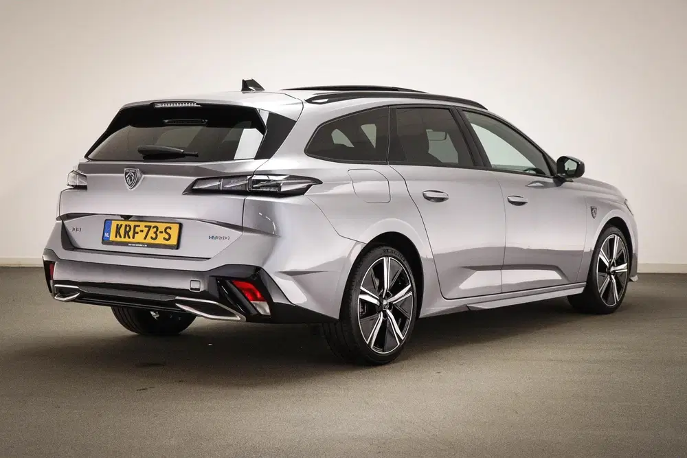 Peugeot 308 1.6 Plug-in Hybrid 225 GT uit 2023, foto 2