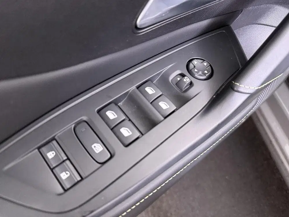 Peugeot 408 1.6T Plug-in HYbrid 225PK Automaat GT Alca uit 2024, foto 7