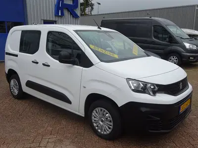 Peugeot Partner 1.2 PureTech Pro BENZINE AIRCO NAVI CRUISE uit 2022