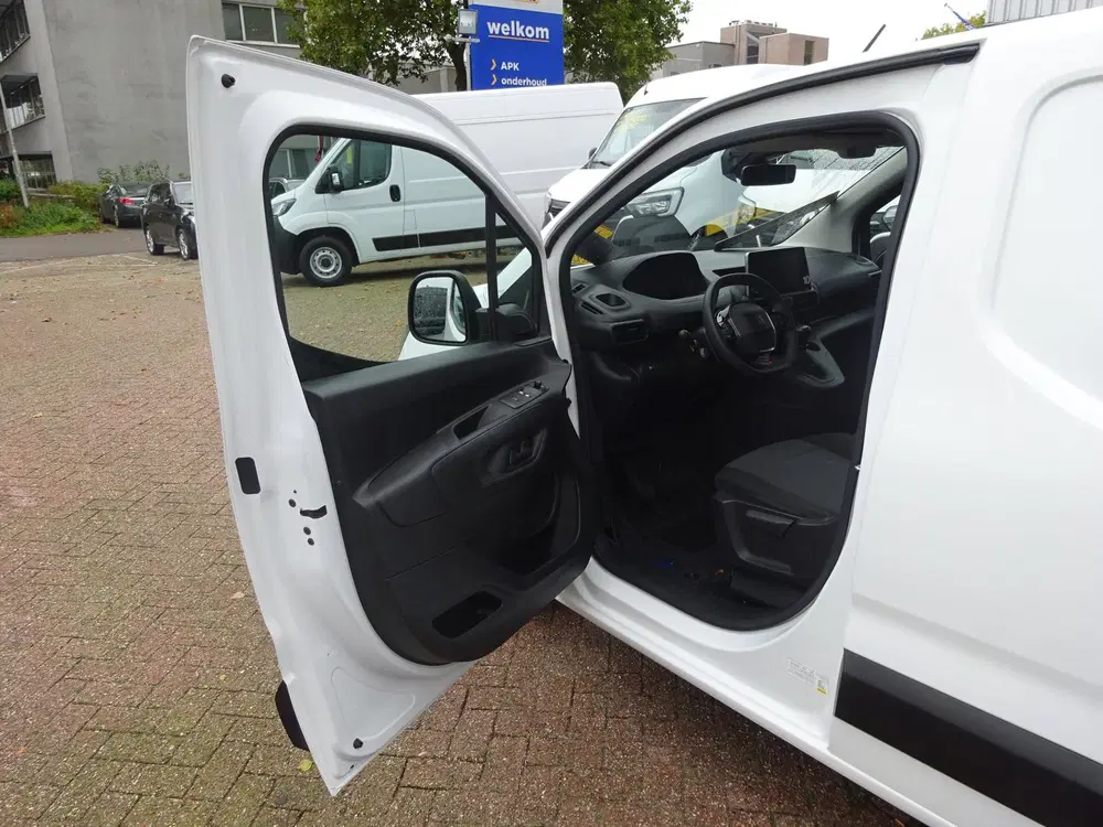 Peugeot Partner 1.2 PureTech Pro BENZINE AIRCO NAVI CRUISE uit 2022, foto 11