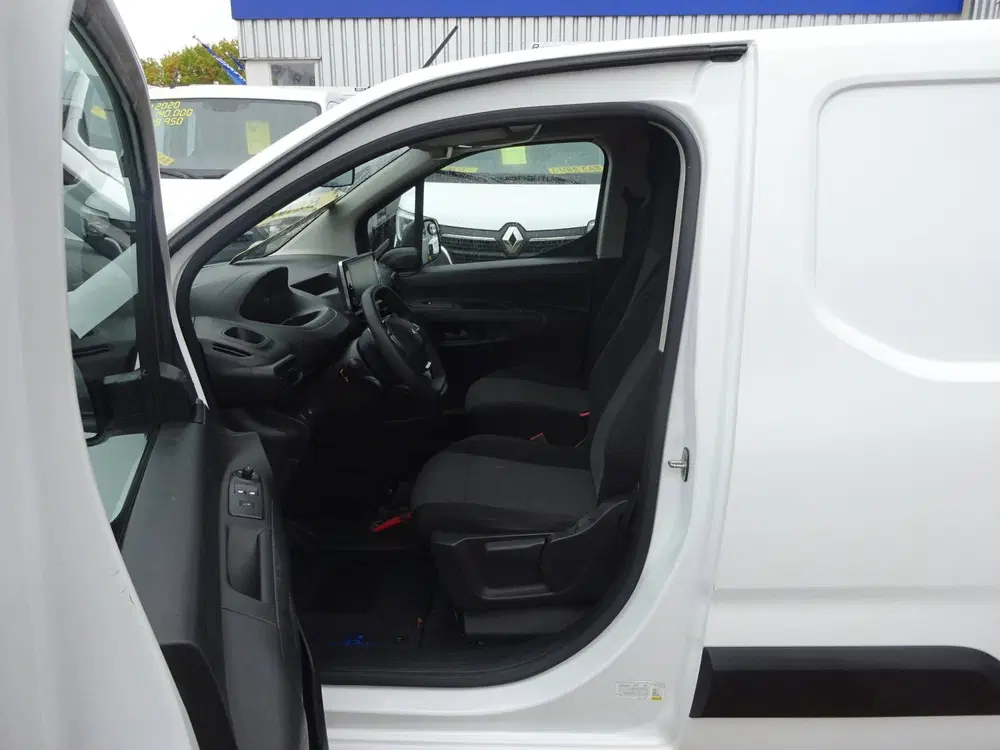 Peugeot Partner 1.2 PureTech Pro BENZINE AIRCO NAVI CRUISE uit 2022, foto 12