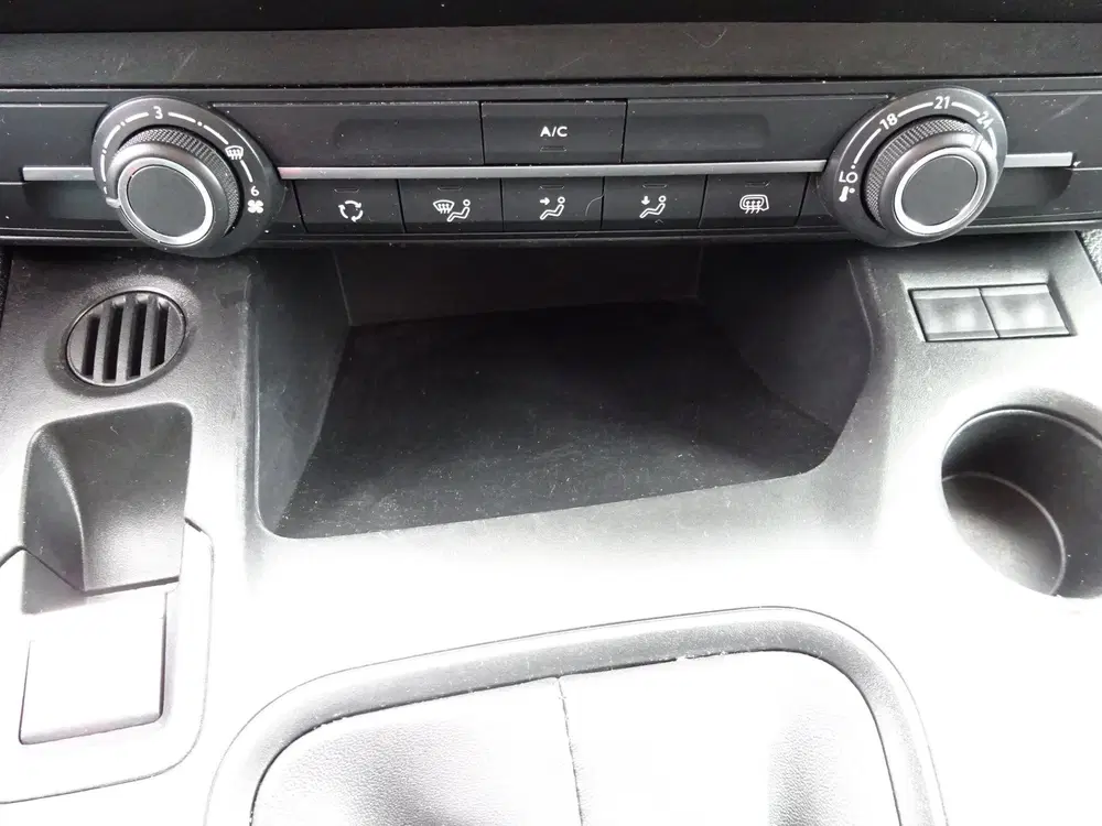 Peugeot Partner 1.2 PureTech Pro BENZINE AIRCO NAVI CRUISE uit 2022, foto 14