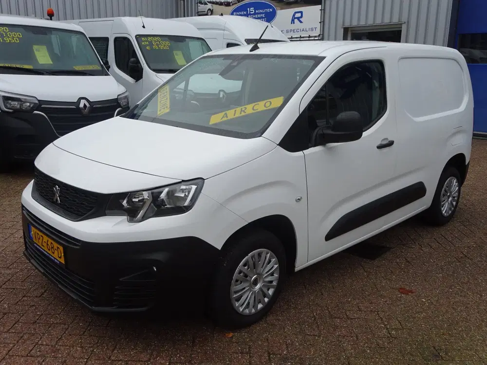 Peugeot Partner 1.2 PureTech Pro BENZINE AIRCO NAVI CRUISE uit 2022, foto 2