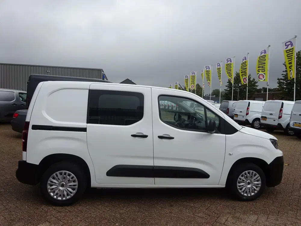 Peugeot Partner 1.2 PureTech Pro BENZINE AIRCO NAVI CRUISE uit 2022, foto 5