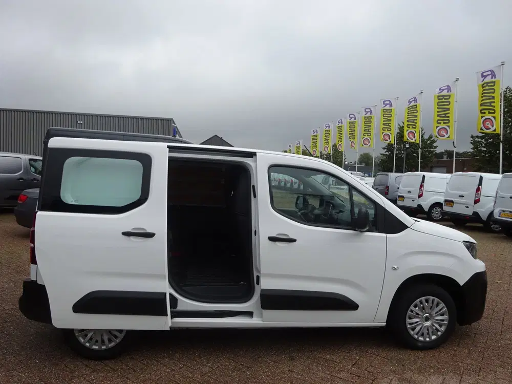 Peugeot Partner 1.2 PureTech Pro BENZINE AIRCO NAVI CRUISE uit 2022, foto 6