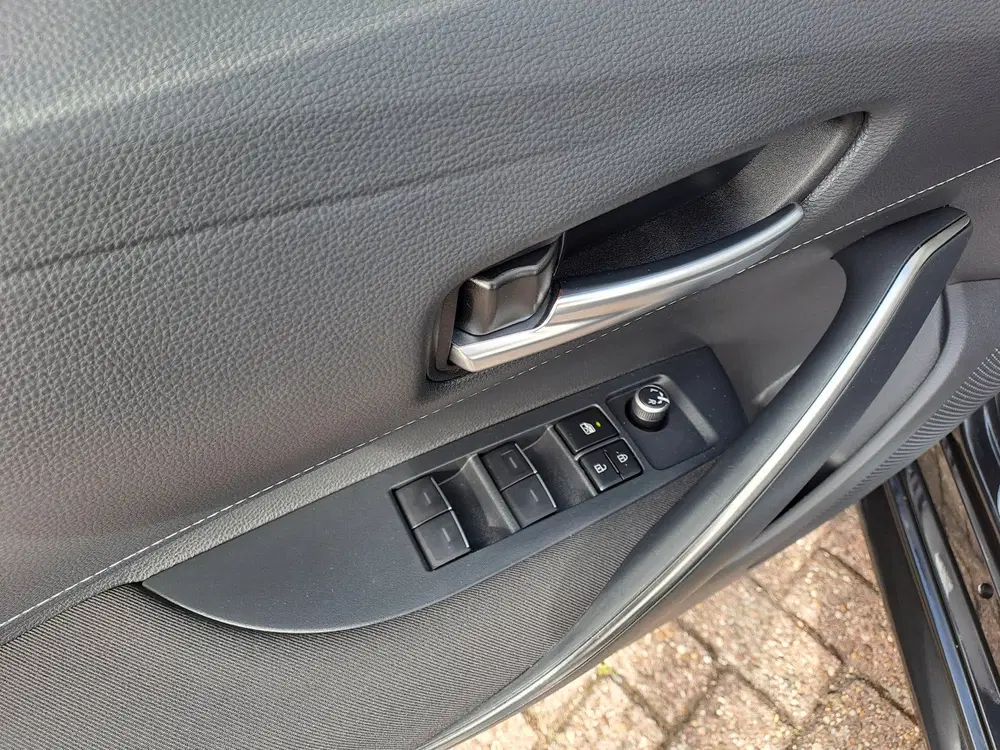 Toyota Corolla 1.8 Hybrid Business uit 2022, foto 15