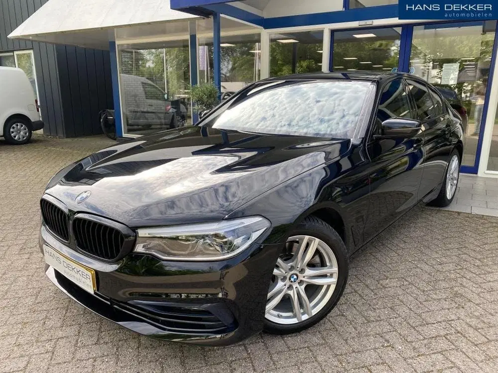 BMW 5-serie 520i Sport line uit 2019