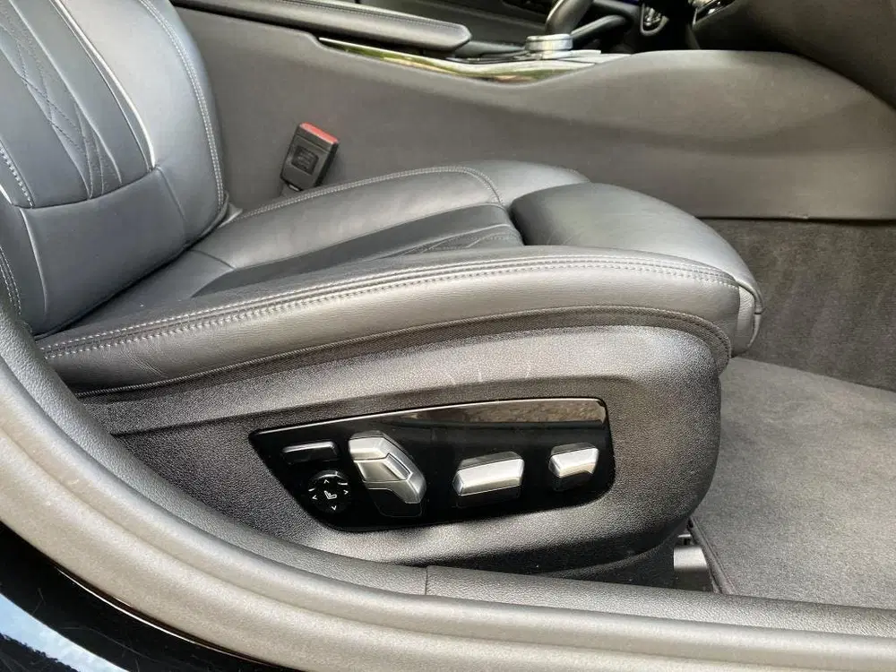 BMW 5-serie 520i Sport line uit 2019, foto 11