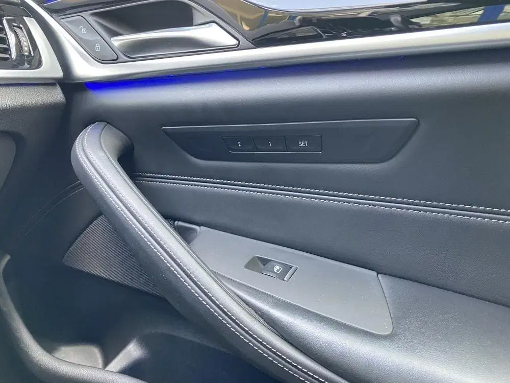 BMW 5-serie 520i Sport line uit 2019, foto 12