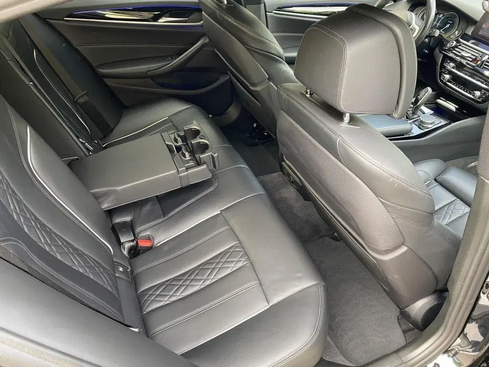 BMW 5-serie 520i Sport line uit 2019, foto 14