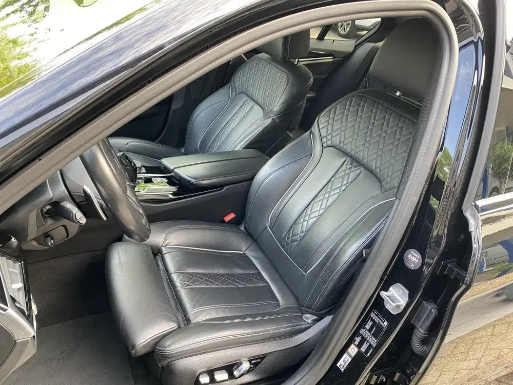 BMW 5-serie 520i Sport line uit 2019, foto 15