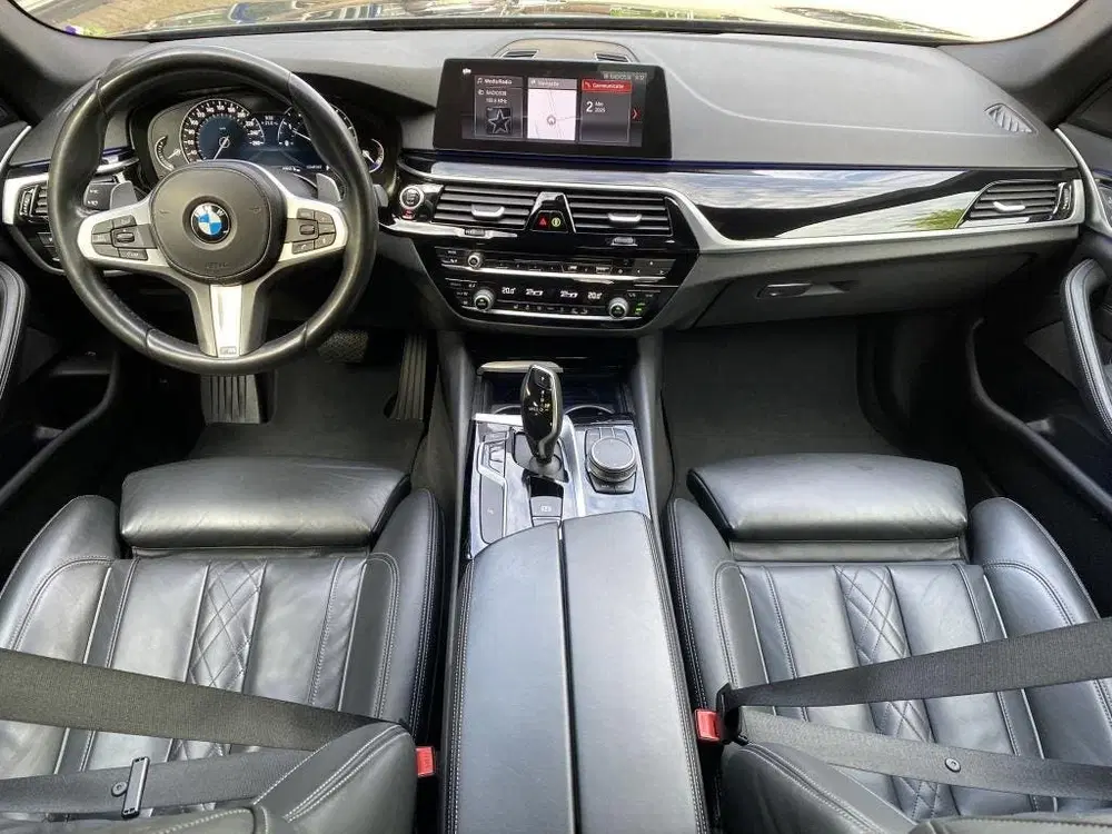 BMW 5-serie 520i Sport line uit 2019, foto 3