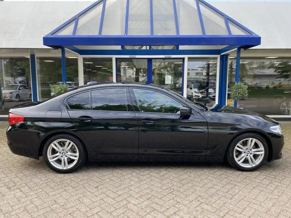 BMW 5-serie 520i Sport line uit 2019, foto 6