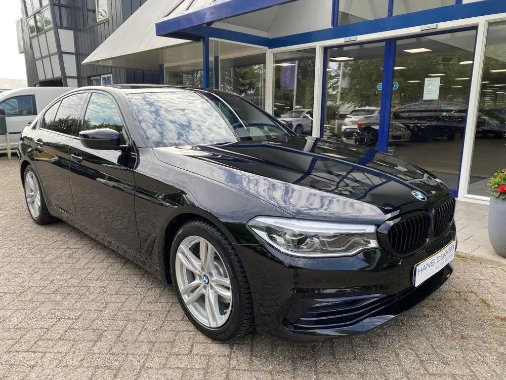 BMW 5-serie 520i Sport line uit 2019, foto 7