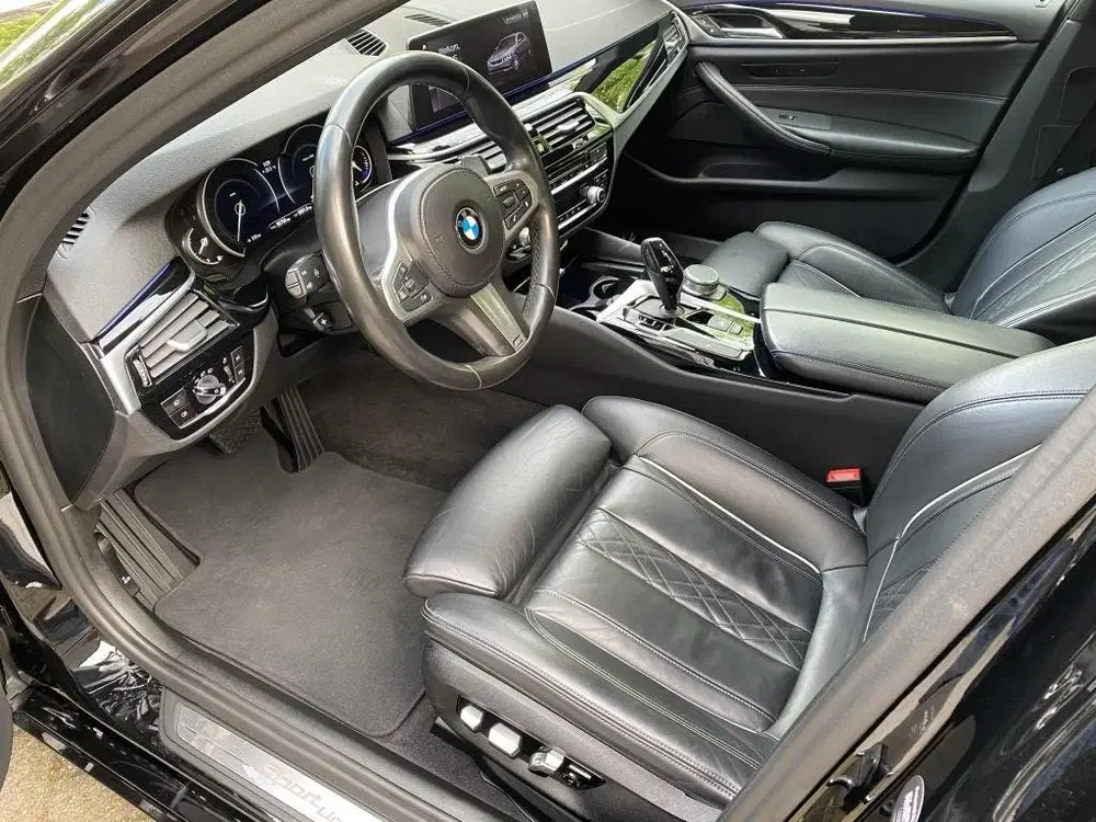 BMW 5-serie 520i Sport line uit 2019, foto 9