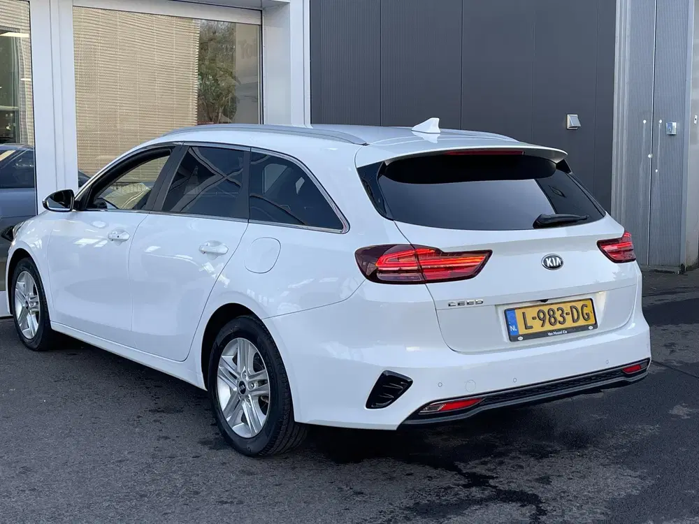 Kia Ceed 1.5 T-GDi DynamicPlusLine uit 2021, foto 2