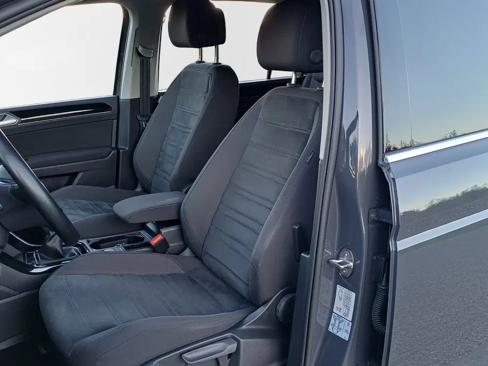 Volkswagen Touran 1.5 TSI Highline uit 2019, foto 2