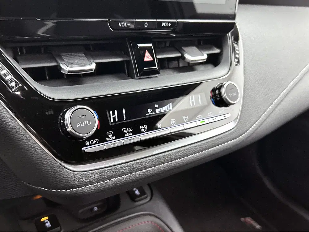 Toyota Corolla Hybrid 140 GR Sport uit 2024, foto 10
