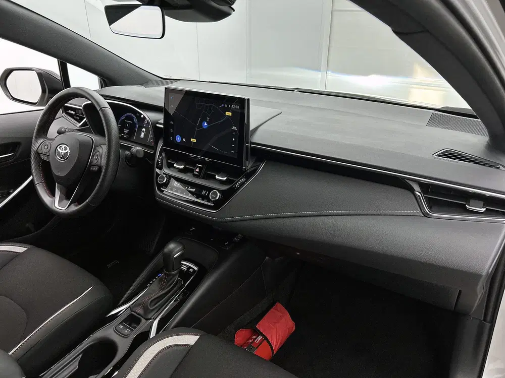 Toyota Corolla Hybrid 140 GR Sport uit 2024, foto 6