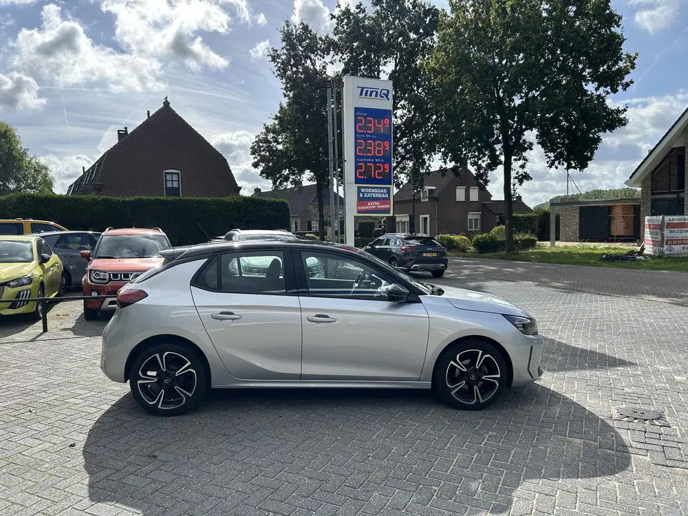 Opel Corsa 1.2 uit 2024, foto 3