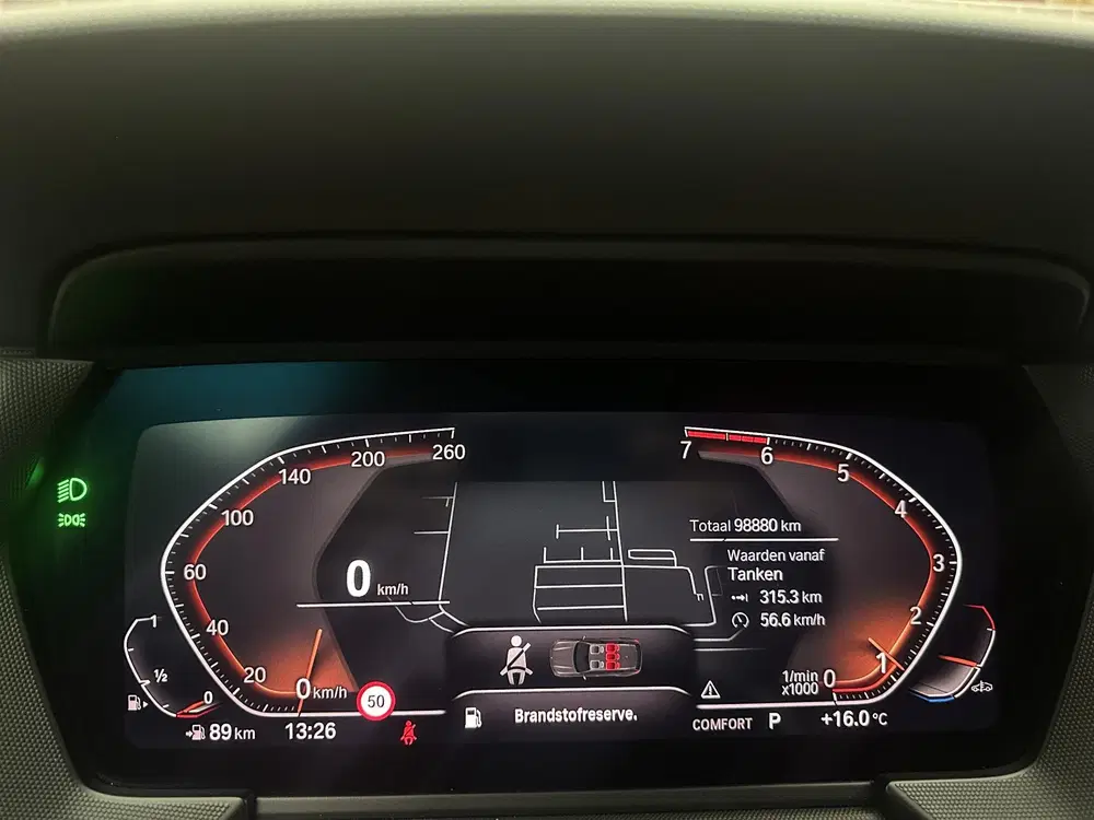 BMW 1-serie 118i Executive Edition M-pakket uit 2020, foto 12