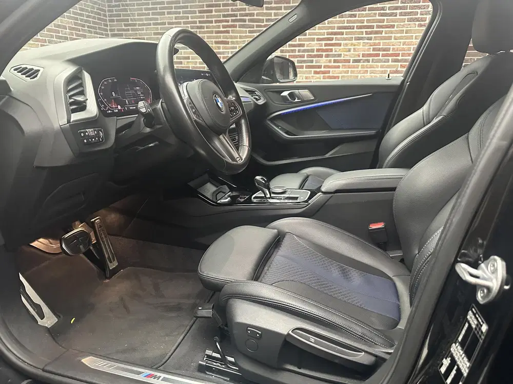 BMW 1-serie 118i Executive Edition M-pakket uit 2020, foto 14
