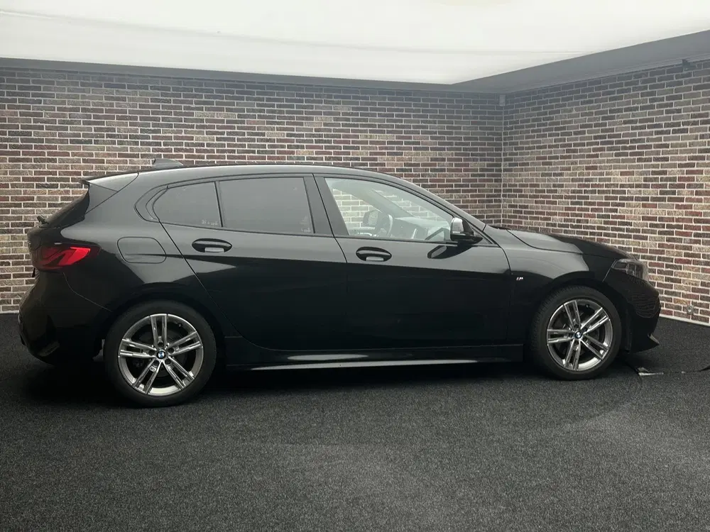 BMW 1-serie 118i Executive Edition M-pakket uit 2020, foto 4