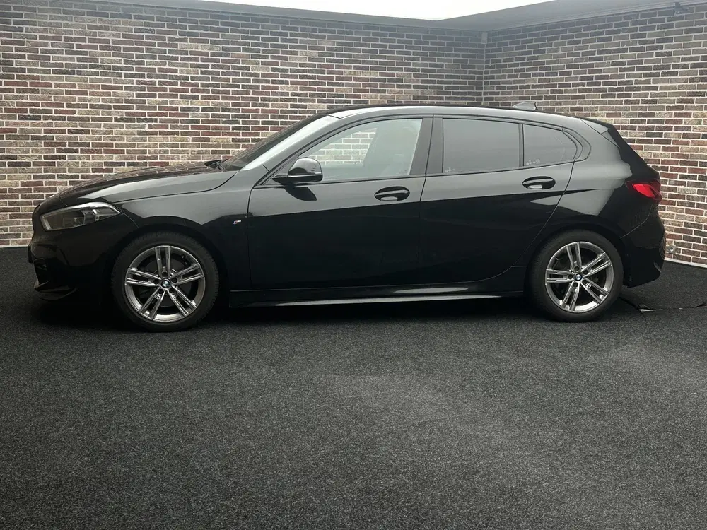 BMW 1-serie 118i Executive Edition M-pakket uit 2020, foto 6
