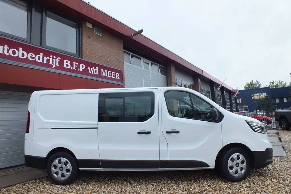 Renault Trafic 2.0 dCi 130 T29 L2H1 DC Luxe uit 2023, foto 2