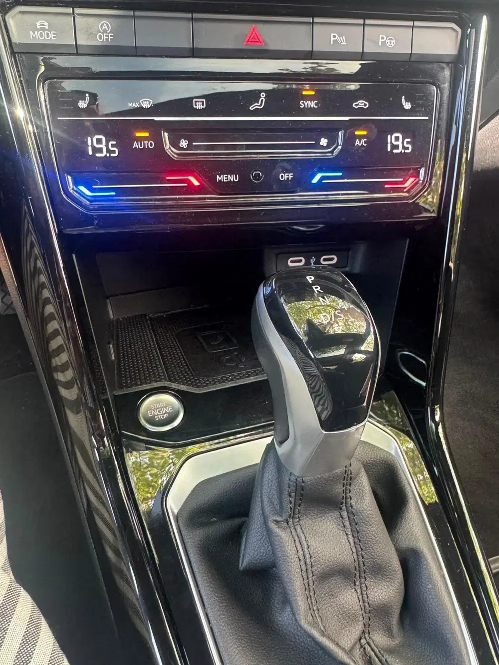Volkswagen T-Roc 1.5 TSI Life Business uit 2023, foto 7